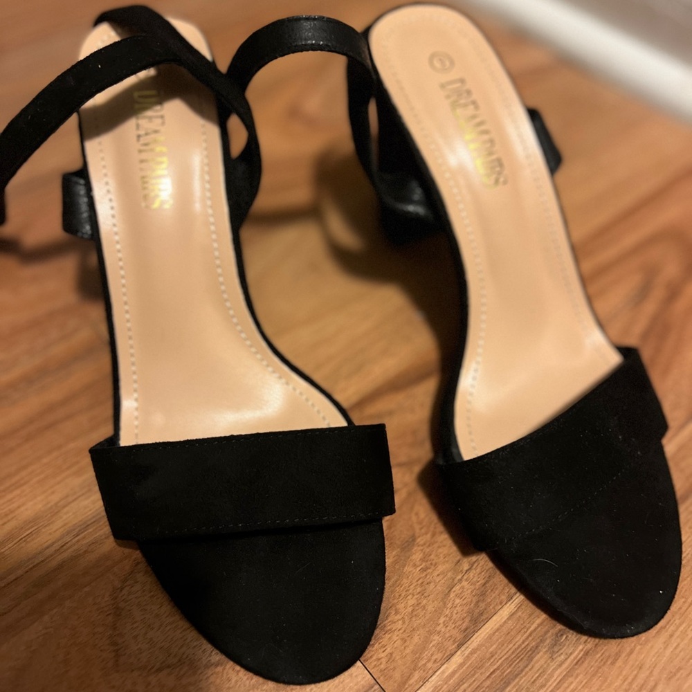 Black heels (size 9) 3.8 inches